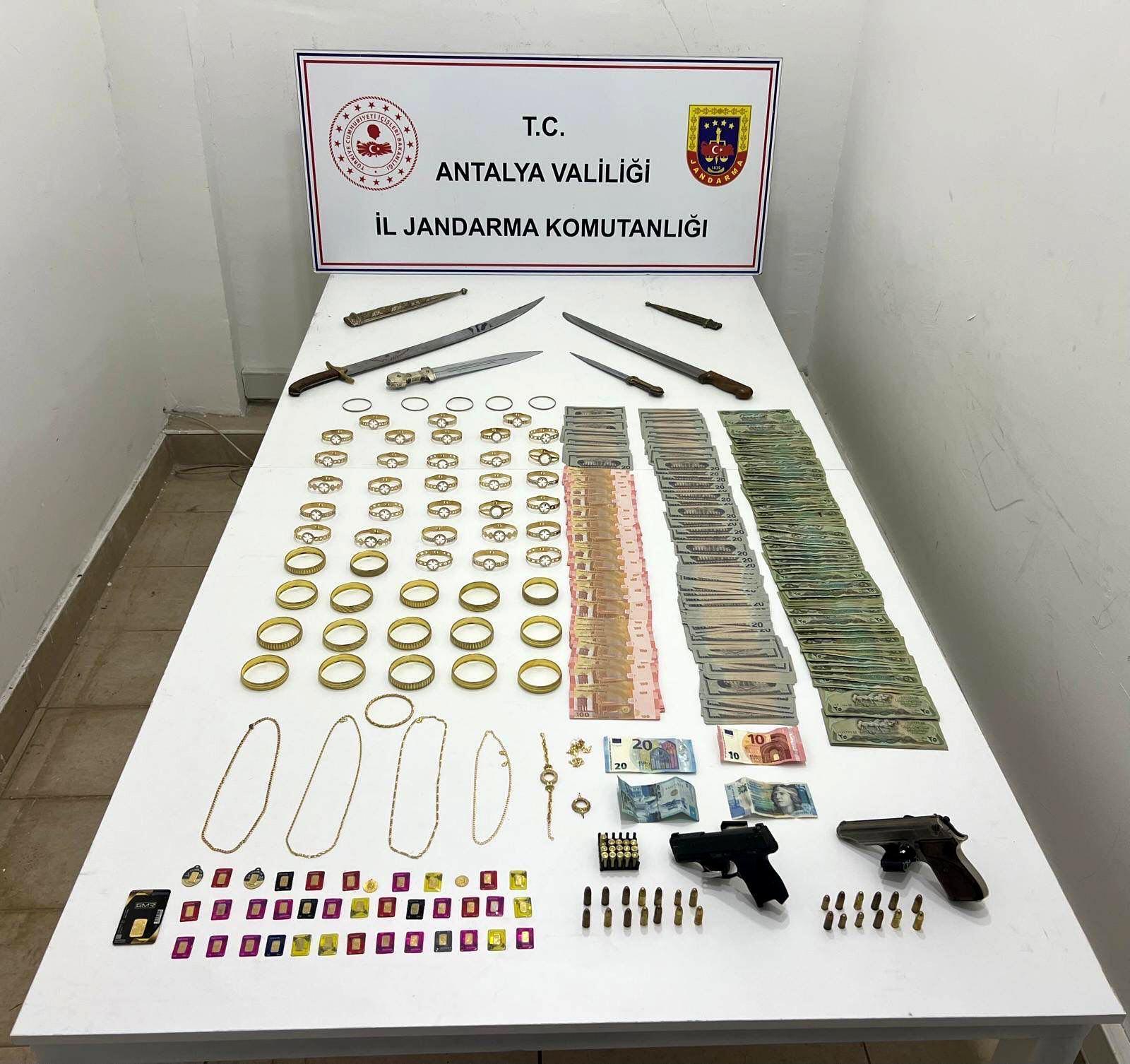 Kepez’de sahte altın ve ruhsatsız silah operasyonu