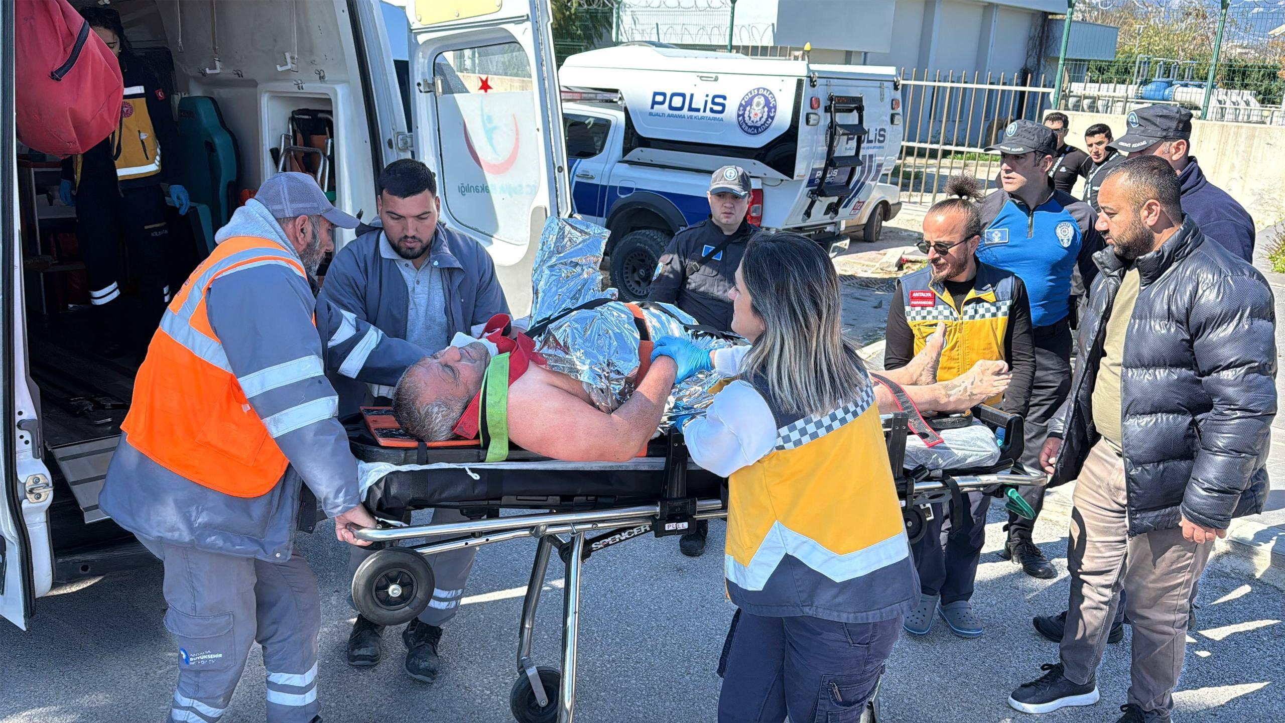 Antalya’da baskı yapıldığı ileri süren belediye işçisi Boğaçayı’na atladı