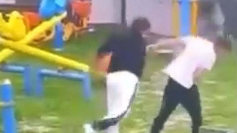 Parkta akran zorbalığı kamerada; 2 gözaltı Parkta akran zorbalığı kamerada; 2 gözaltı