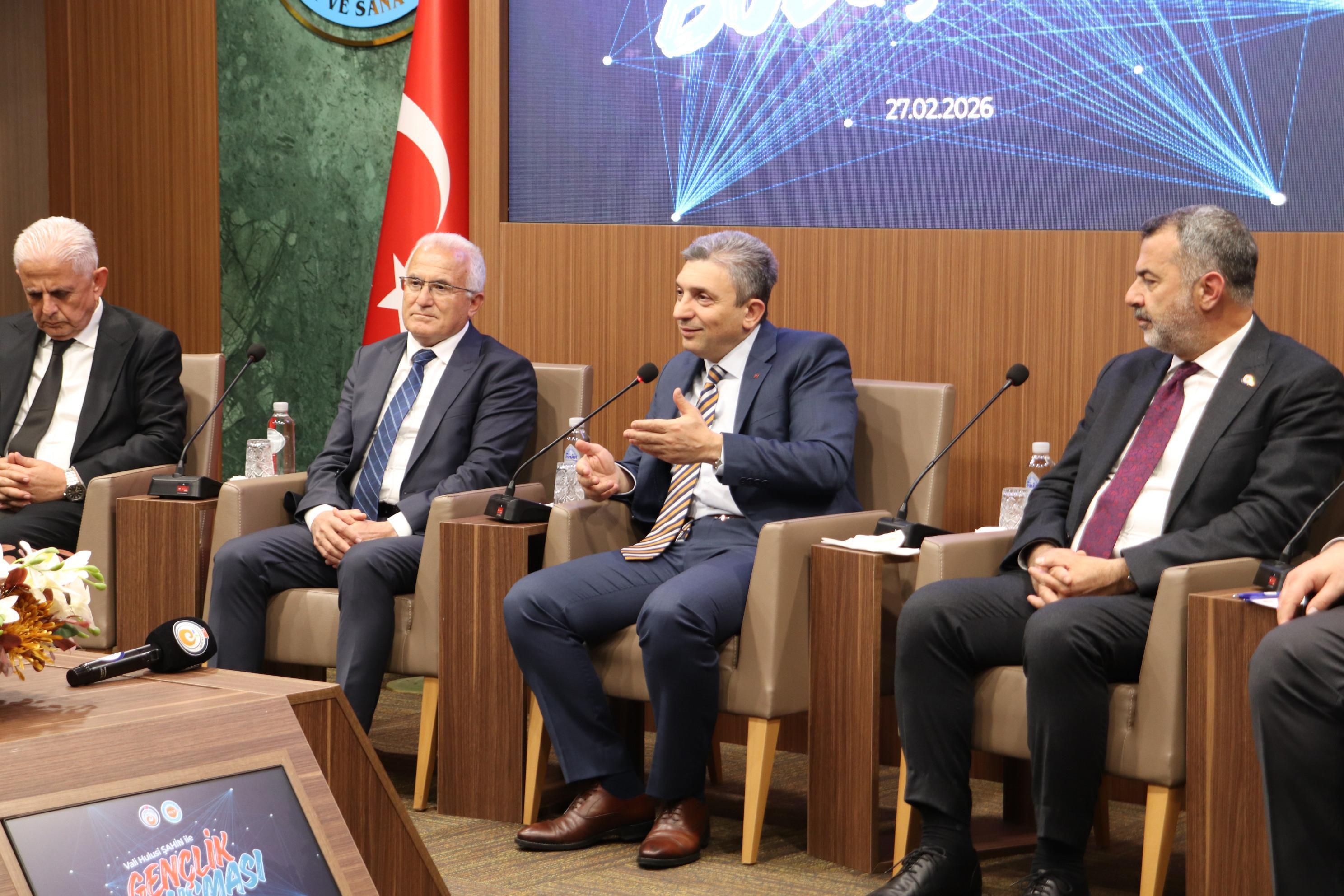 Vali Şahin, Kumluca’da gençlerle bir araya geldi