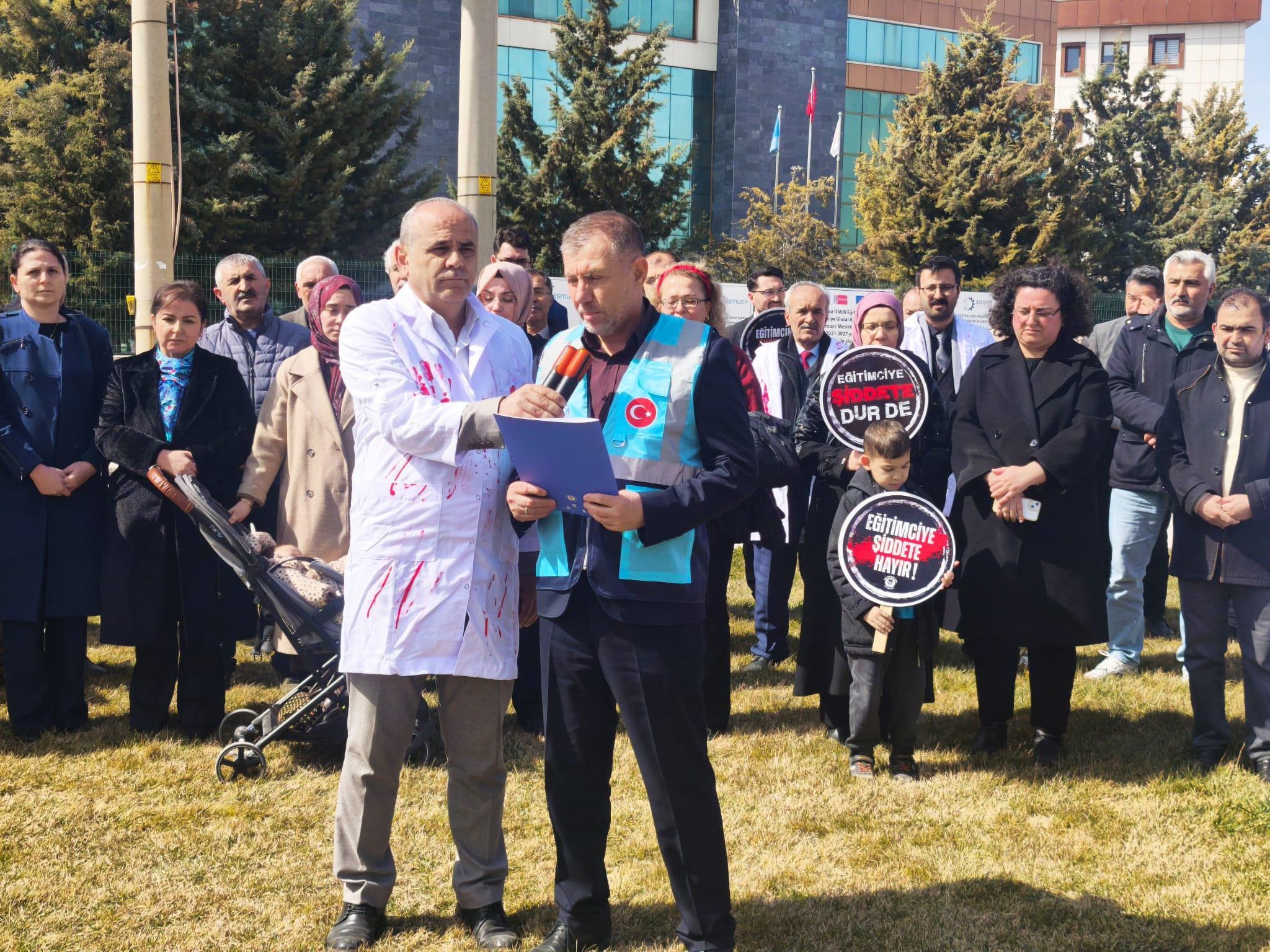 Eğitimcilerden öğretmen cinayetine tepki