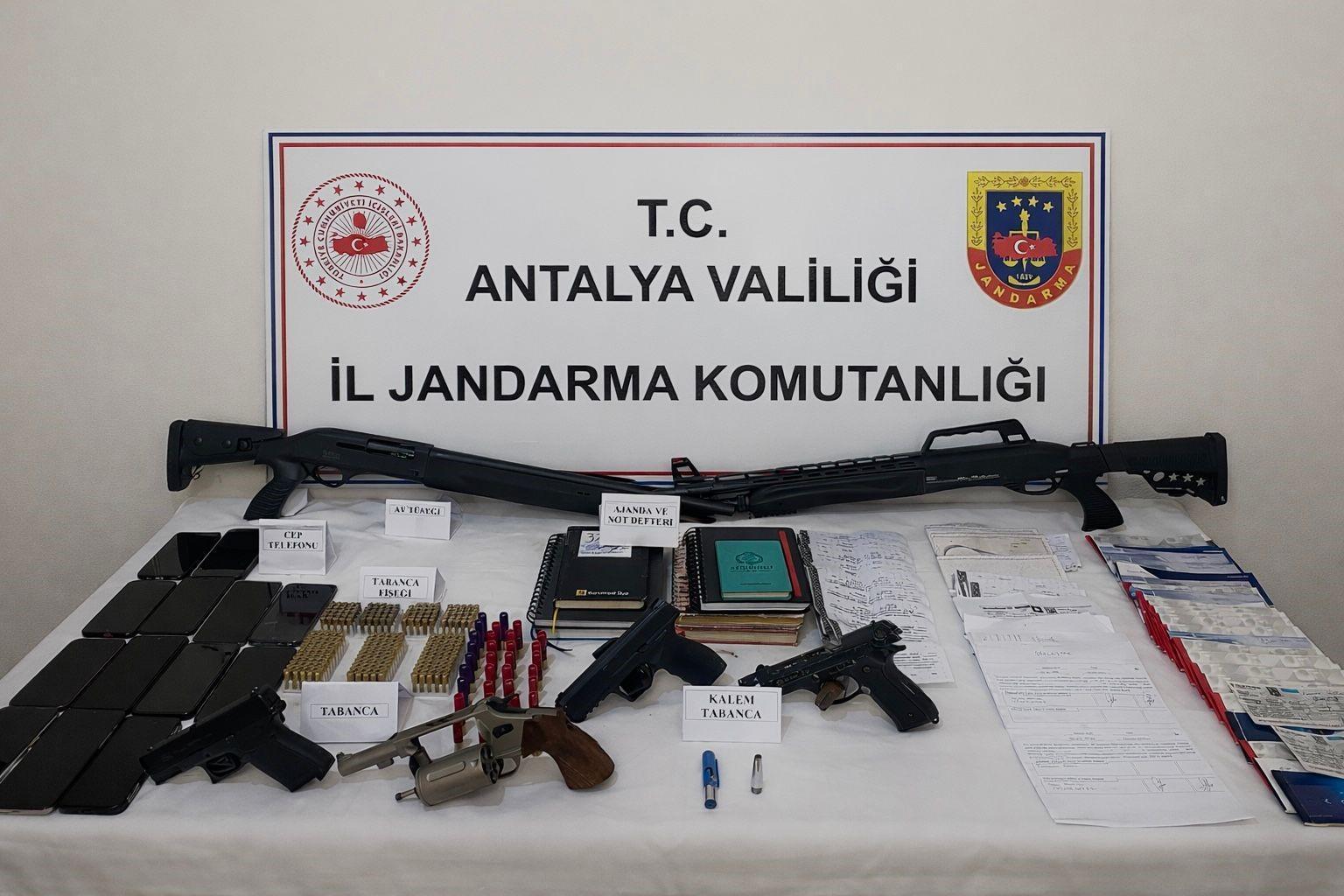 Antalya merkezli 3 ilde ‘tefecilik’ yapan ve ‘suç gelirlerini aklayanlara’ operasyon; 22 gözaltı (2)
