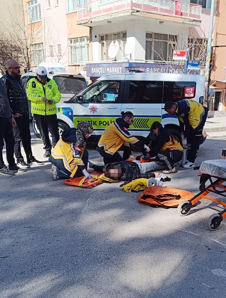 Plakasını kapattığı motosikletiyle polisten kaçarken kaza yapan sürücü öldü Plakasını kapattığı motosikletiyle polisten kaçarken kaza yapan sürücü öldü