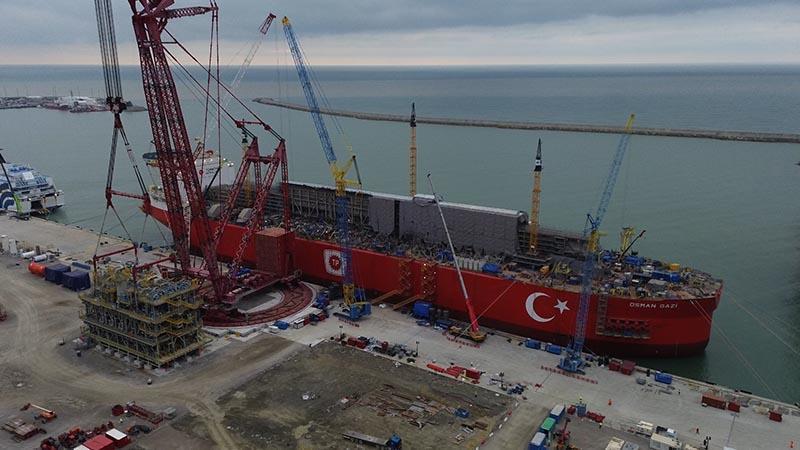 Osman Gazi yüzer üretim platformuna 2,5 tonluk modül entegre edildi