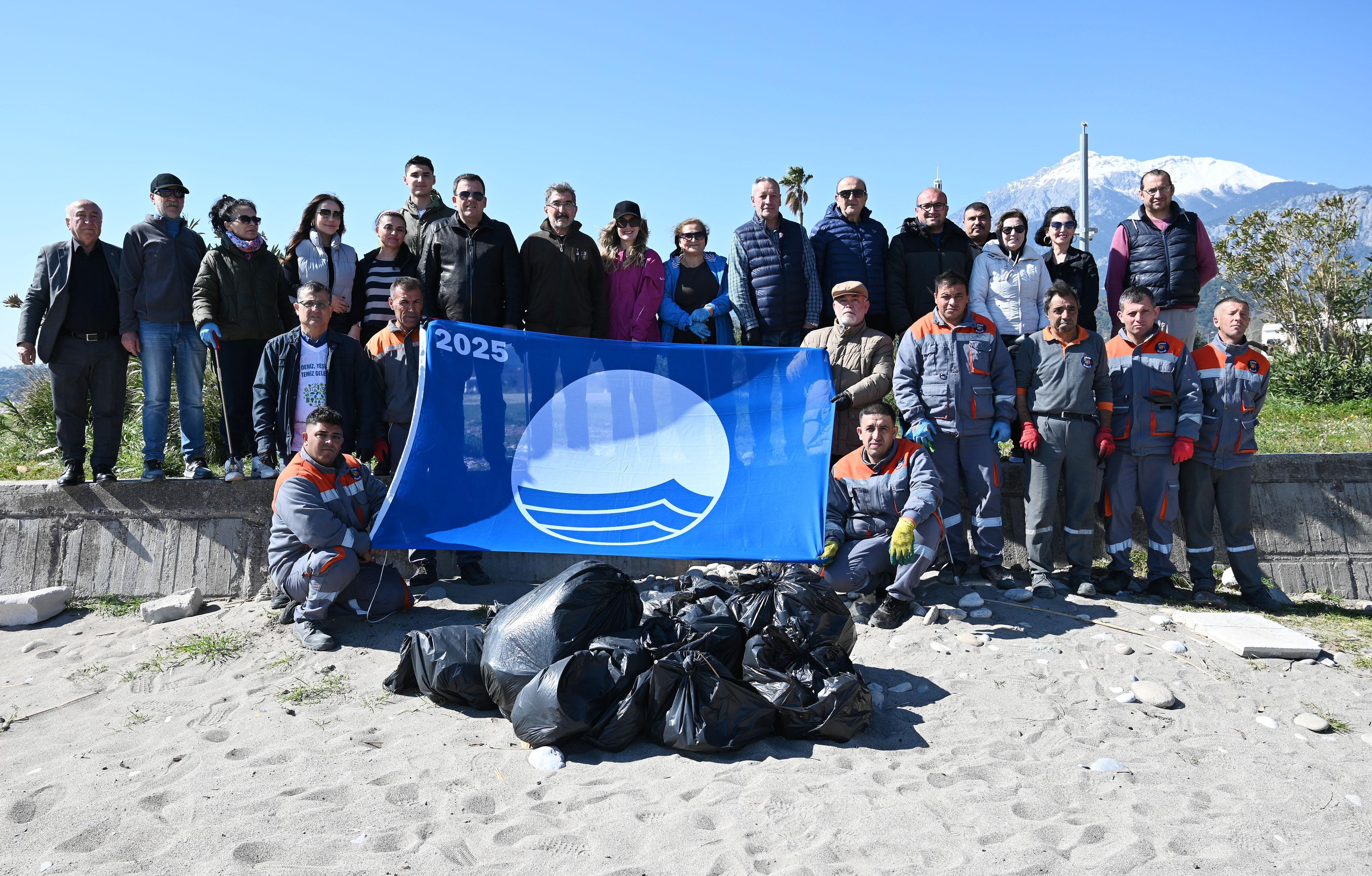 Kemer’de sahil temizliği