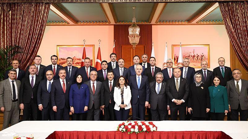 Kurtulmuş, ‘Terörsüz Türkiye’ komisyonu üyeleriyle iftarda bir araya geldi