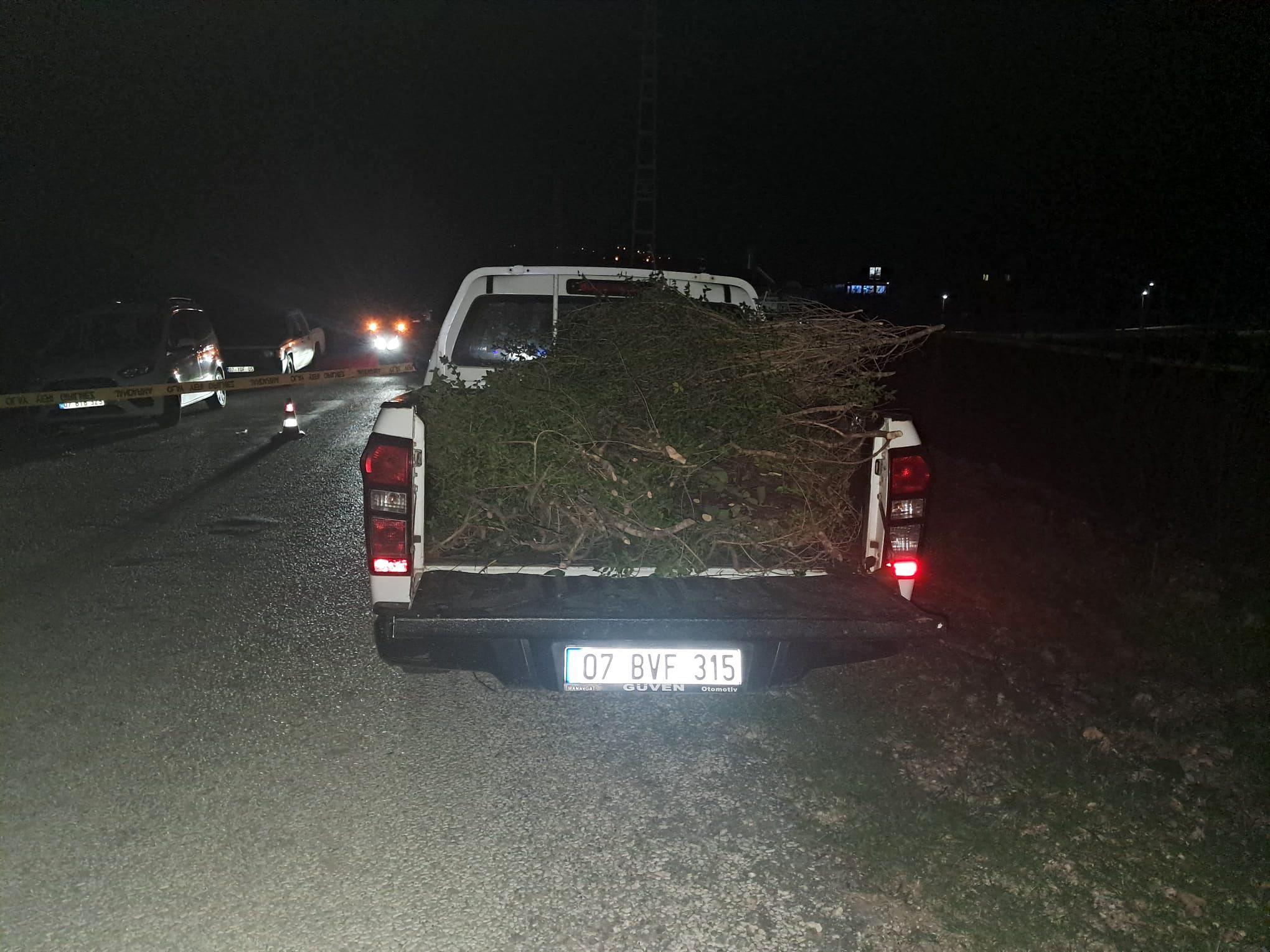 Kamyonet kasasından düşen kadın öldü Kamyonet kasasından düşen kadın öldü