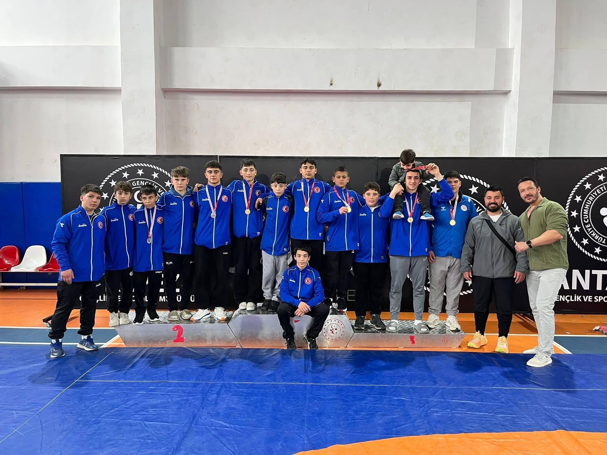 Korkutelili pehlivanlar Antalya şampiyonu Korkutelili pehlivanlar Antalya şampiyonu