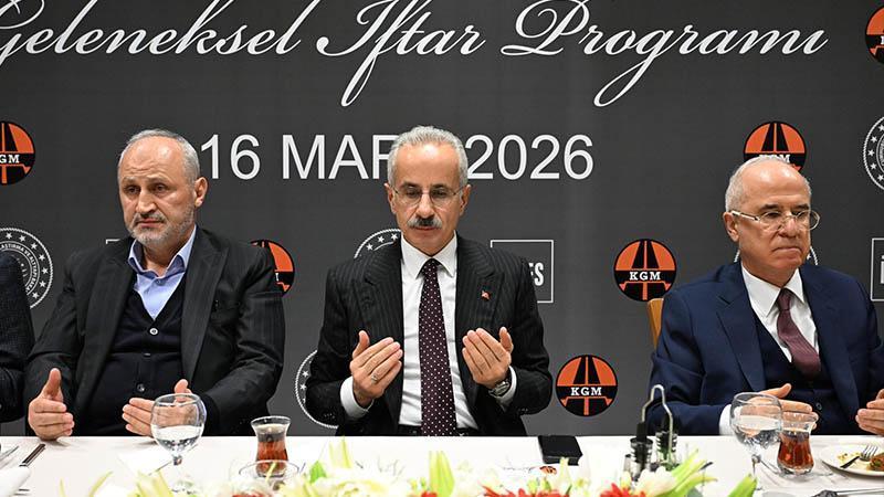 Bakan Uraloğlu, inşaat sanayicileri işverenleri ile iftarda bir araya geldi