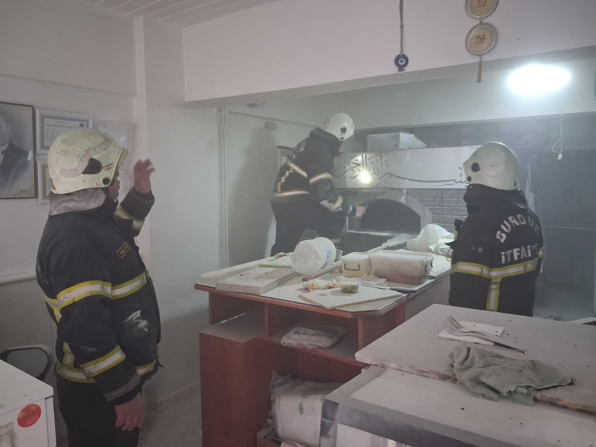 Pide salonunda doğal gaz patlaması: 1 yaralı