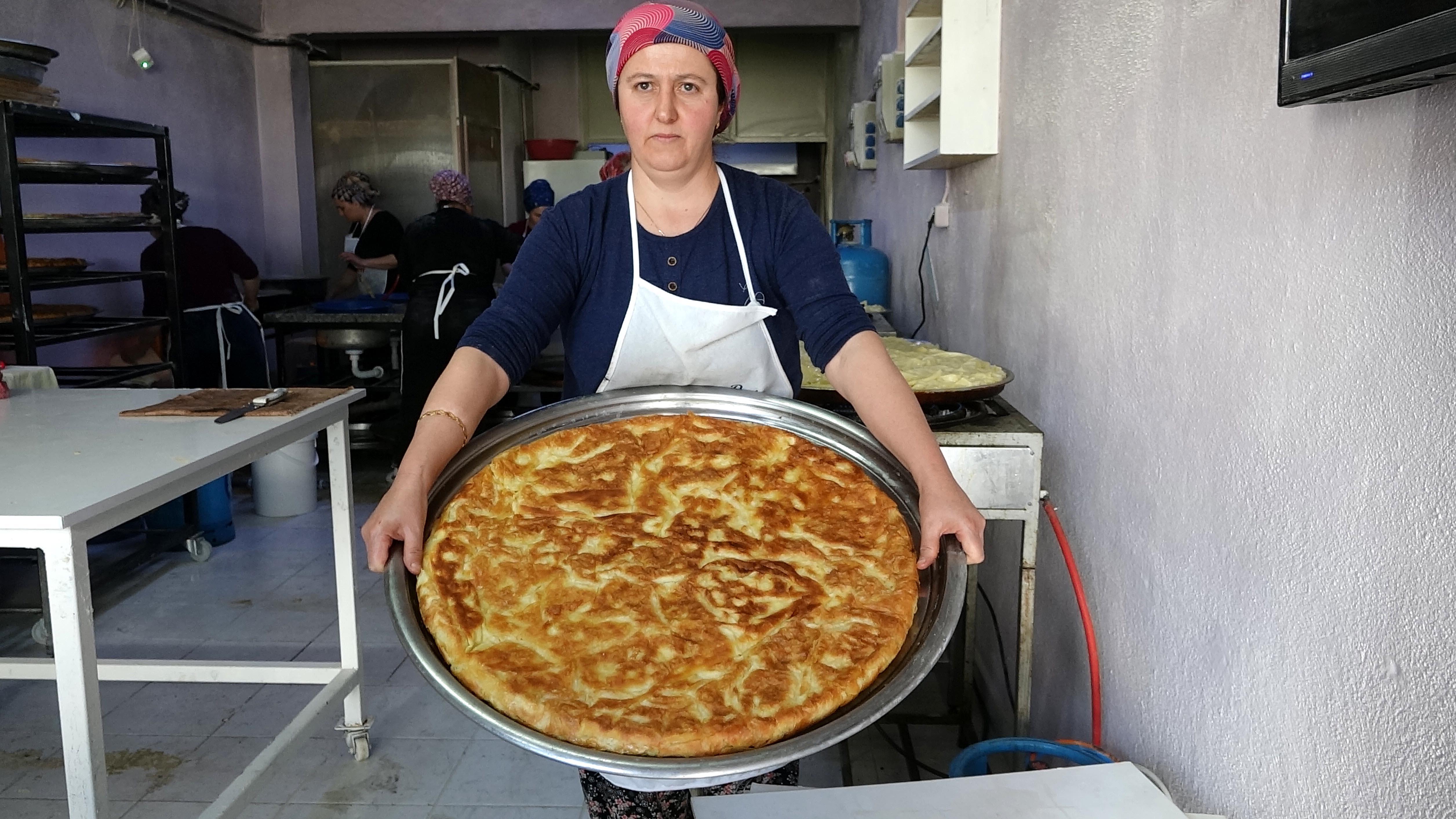 Burdur’da su böreği mesaisi