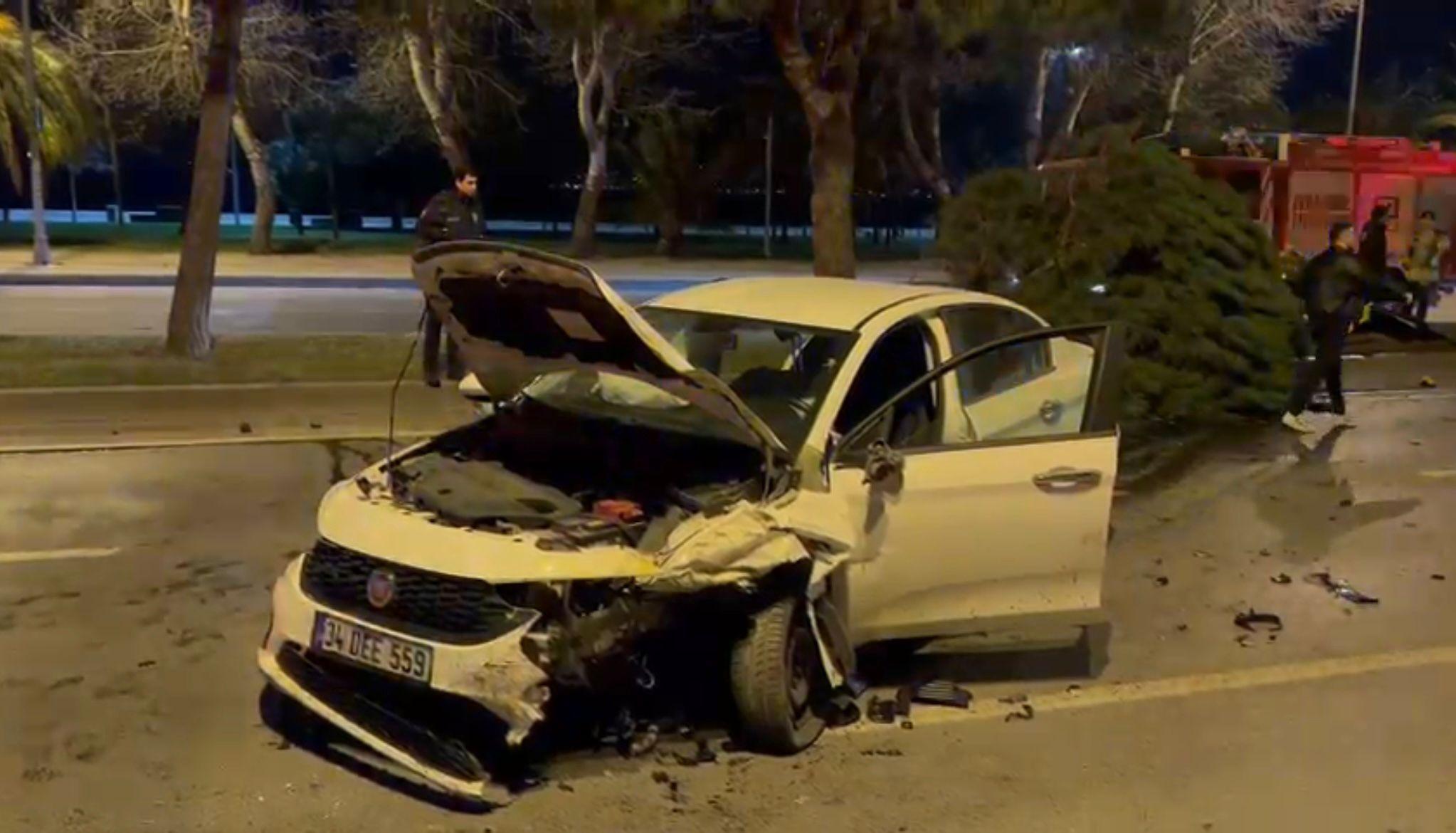 Kartal’da sürücüsünün makas attığı otomobil, taksiye çarptı: 3 yaralı