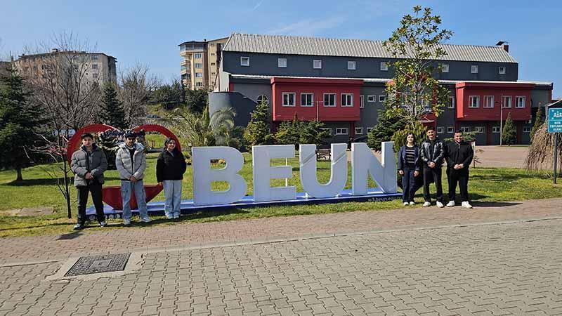 Zonguldak’taki yabancı öğrenciler, bayramı, savaş bölgesindeki ailelerinden uzakta karşılıyor