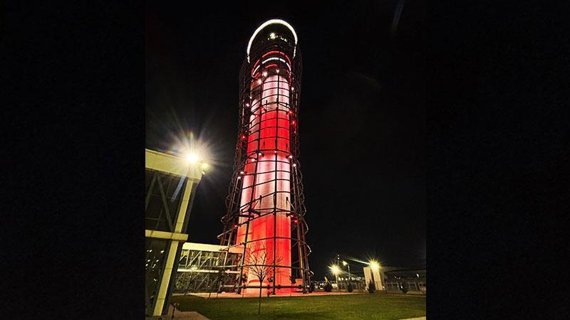 Sabiha Gökçen Havalimanı kulesi kırmızı beyaza büründü