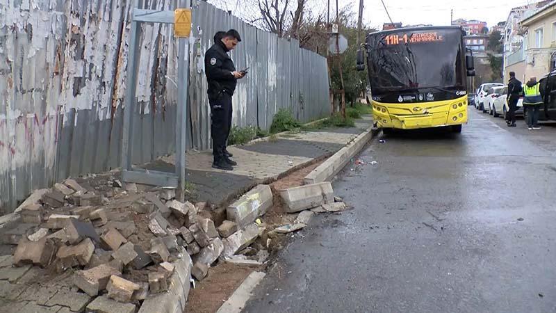 Beykoz’da İETT otobüsü aydınlatma direğine çarptı; 4 yaralı