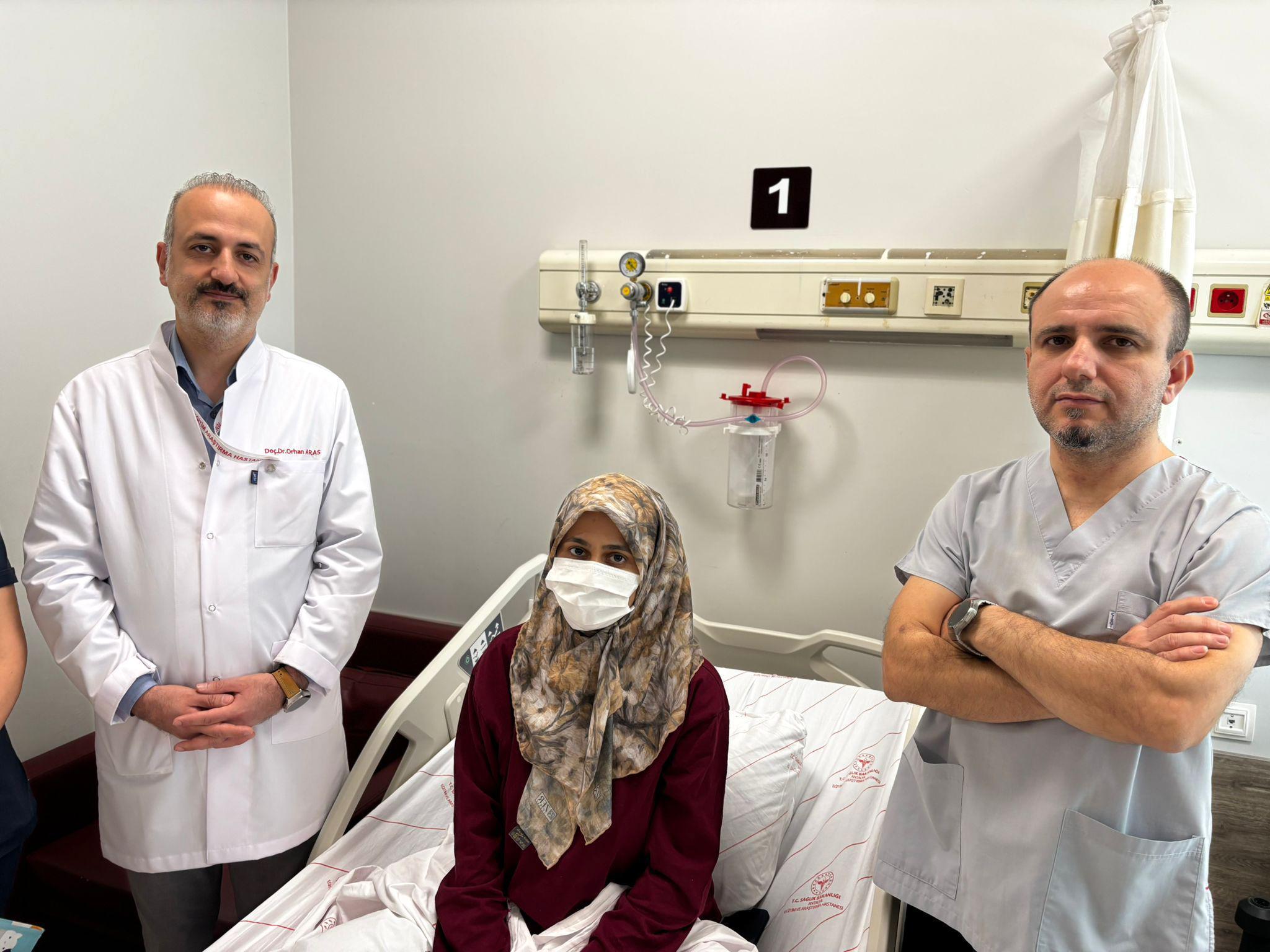 Tatile geldiği Antalya’da kanser olduğunu öğrendi; öğrencilerine kavuşacağı günü iple çekiyor