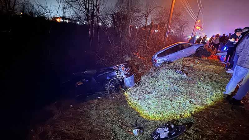 Çarpışan otomobiller kanala devrildi: 6 yaralı