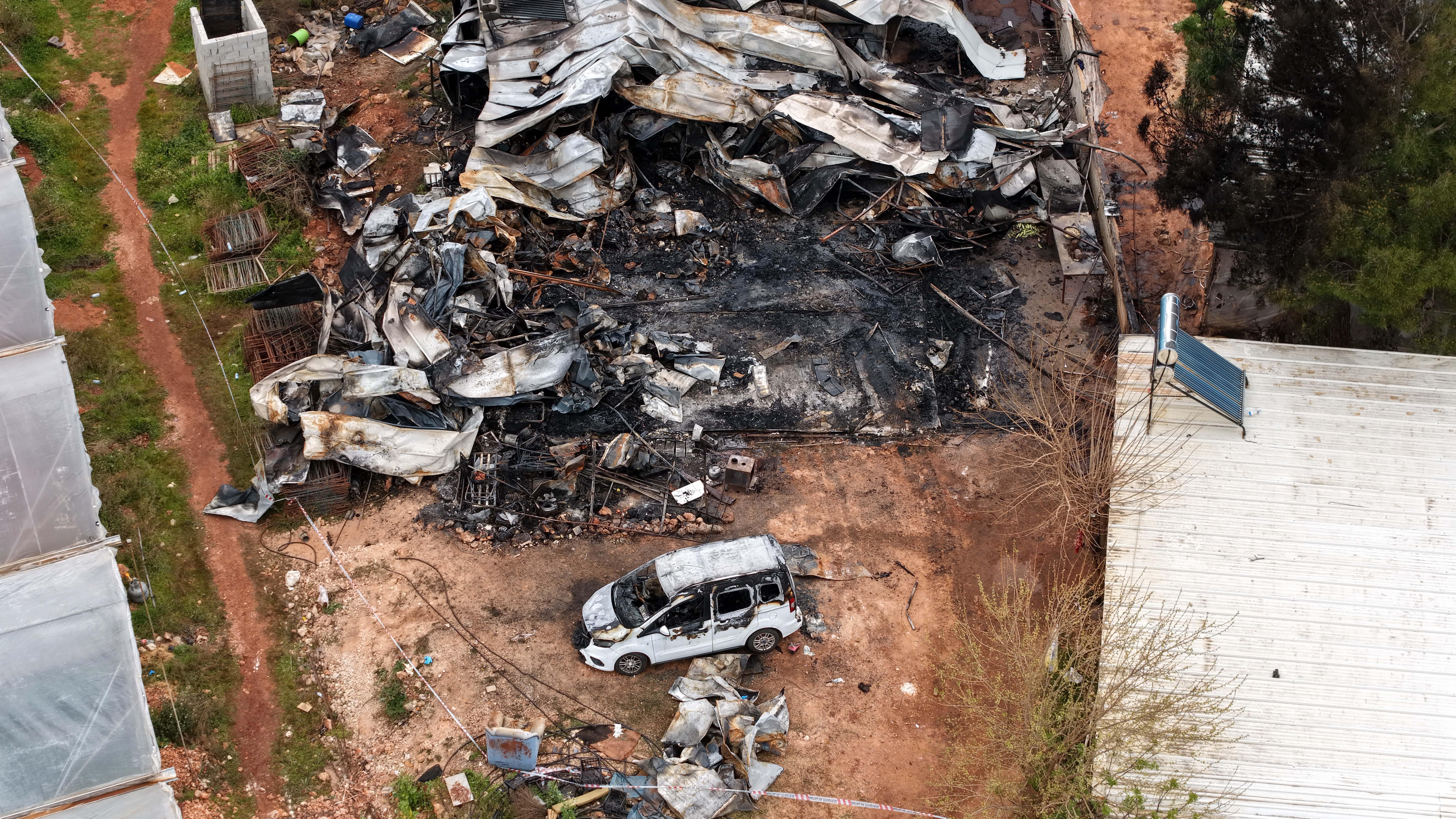 Konteyner yangınında ölen anne ile 5 çocuğu, Suriye’de toprağa verilecek