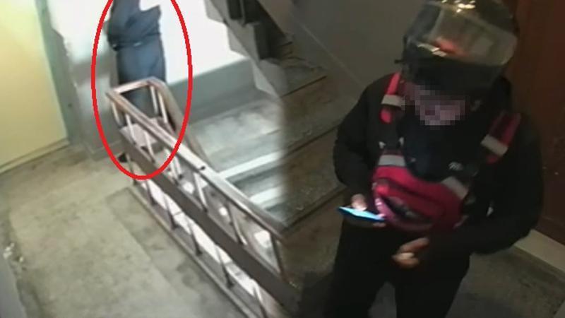 Kayseri’de kurye, sipariş getirdiği binaya idrarını yaptı