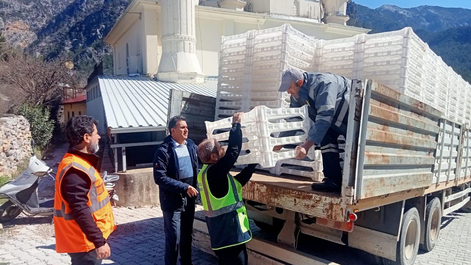 Üreticilere ipekböceği besleme tablası desteği