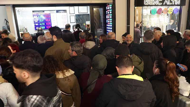 Altın fiyatlarındaki düşüş Kapalıçarşı’da yoğunluk oluşturdu