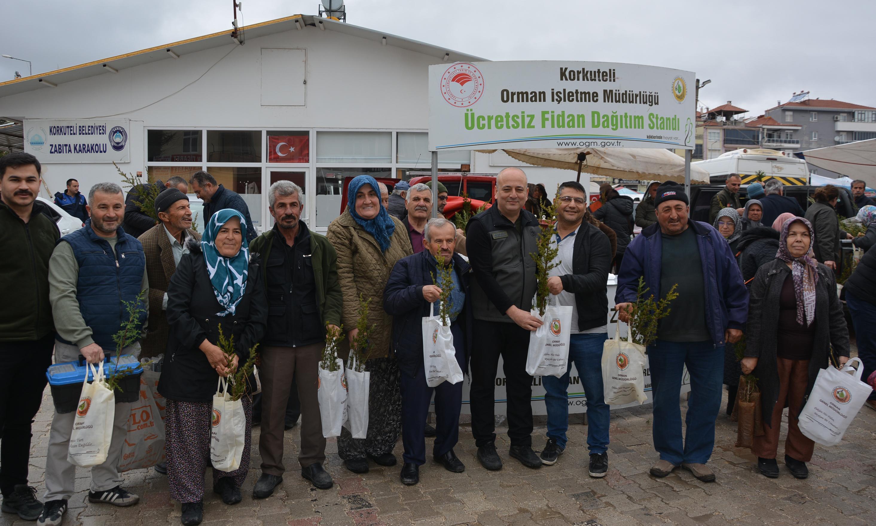 Korkuteli’de fidan dağıtımı