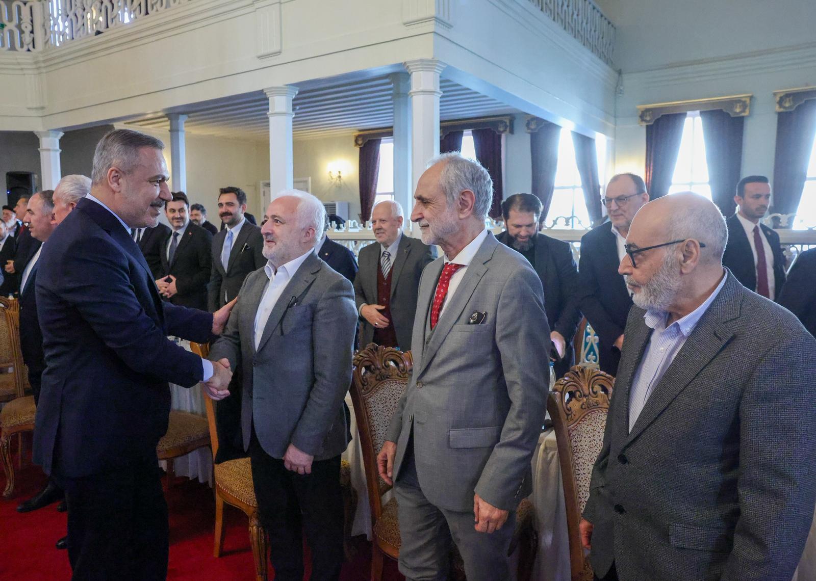 Bakan Fidan, Filistin'e Destek Platformu üyeleriyle bir araya geldi ...