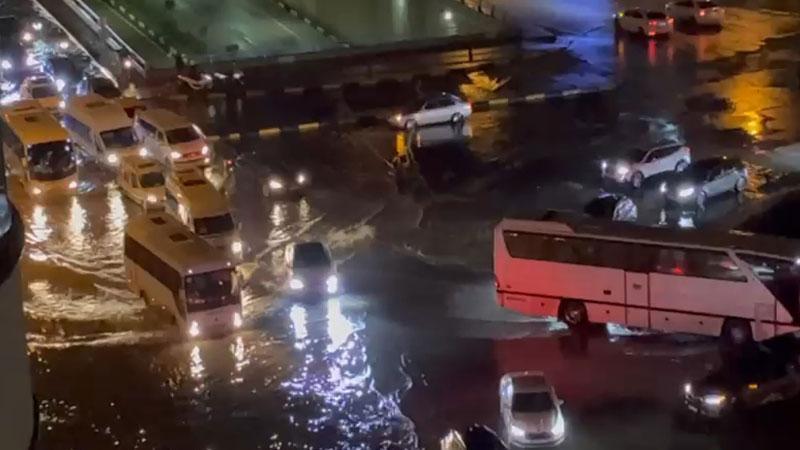 Hatay’da sağanak; cadde ve sokaklar göle döndü Hatay’da sağanak; cadde ve sokaklar göle döndü