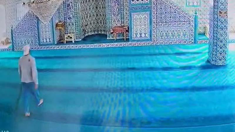 Cezaevinden izinli çıktı, girdiği 3 camideki ses sistemlerini sopayla kırıp söktü