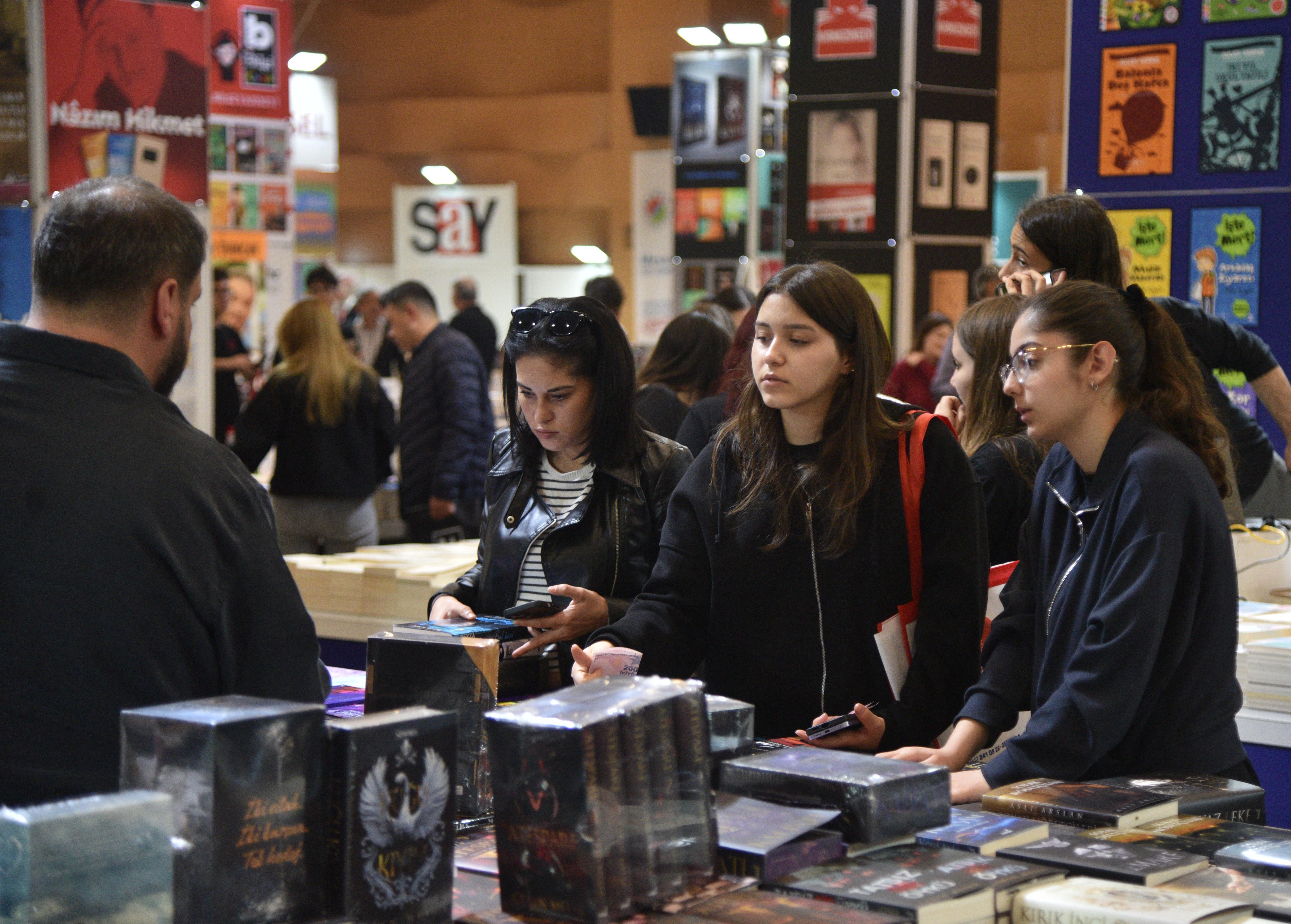 Kepez Kitap Fuarı kapılarını açtı