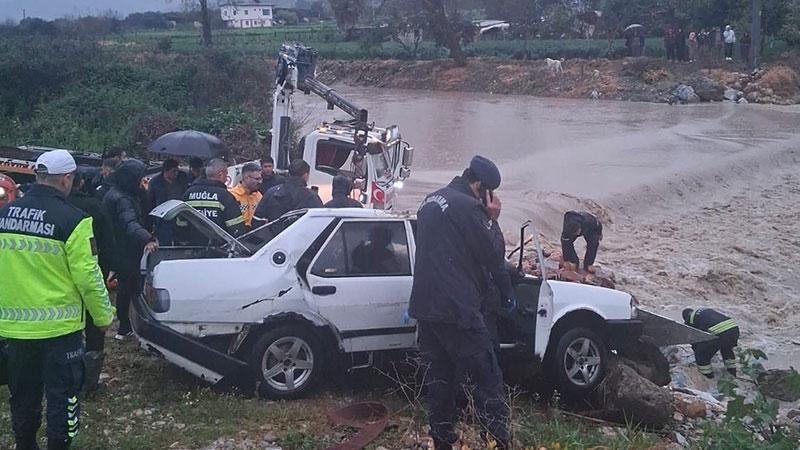 Muğla’da otomobil sel sularına kapıldı: 1 ölü, 1 yaralı