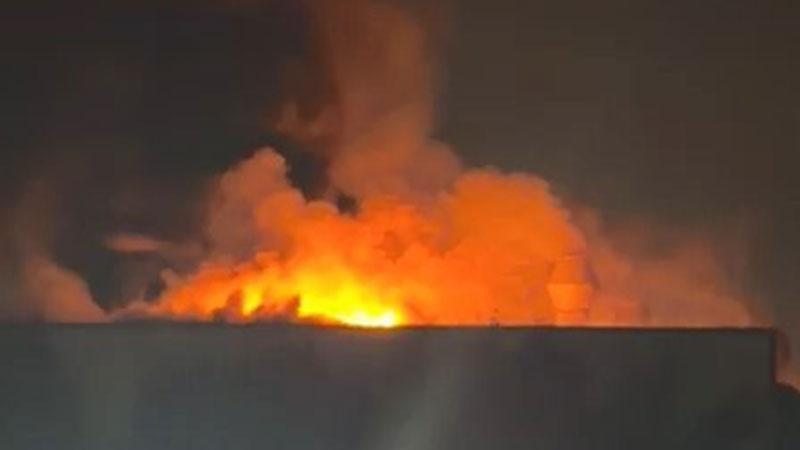 Raf imalatı yapılan fabrikada yangın