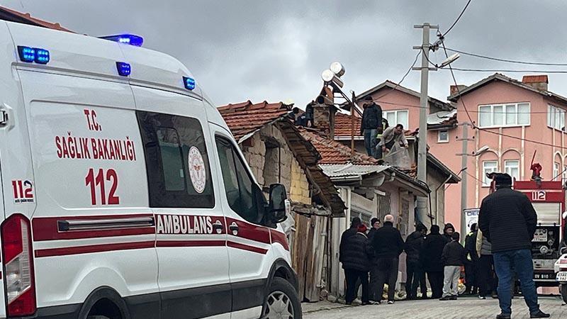 Kütahya’da tek katlı ev çıkan yangında kullanılamaz hale geldi