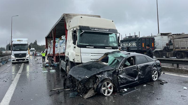 TEM’de 6 araç zincirleme kazaya karıştı: 3 yaralı