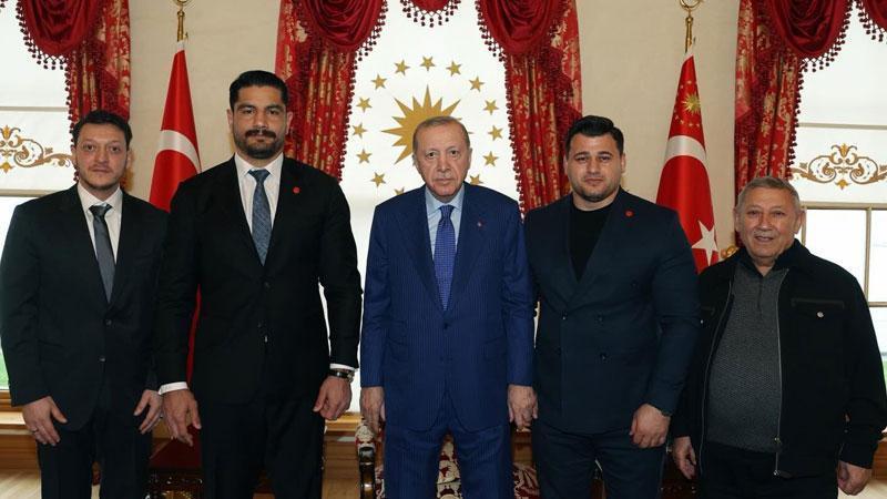 Cumhurbaşkanı Erdoğan, Türkiye Güreş Federasyonu Başkanı Taha Akgül’ü kabul etti