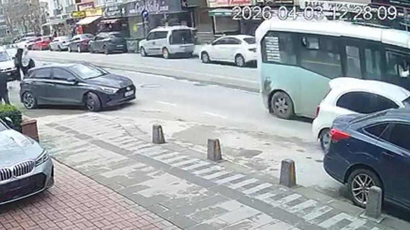 Maltepe’de yolcu minibüsüyle otomobil çarpıştı: 3 yaralı