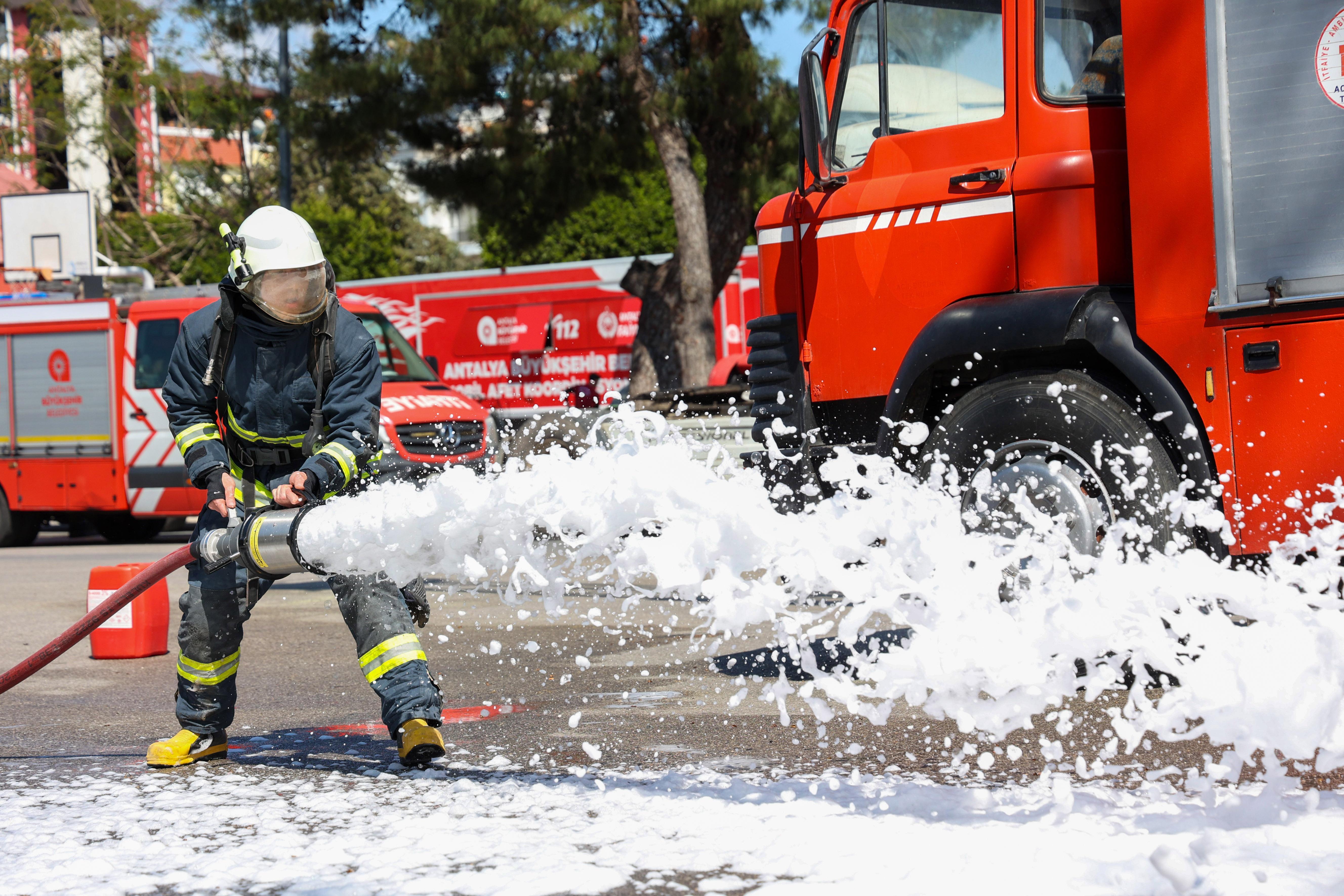Antalya itfaiyesinin taze kanları göreve hazır