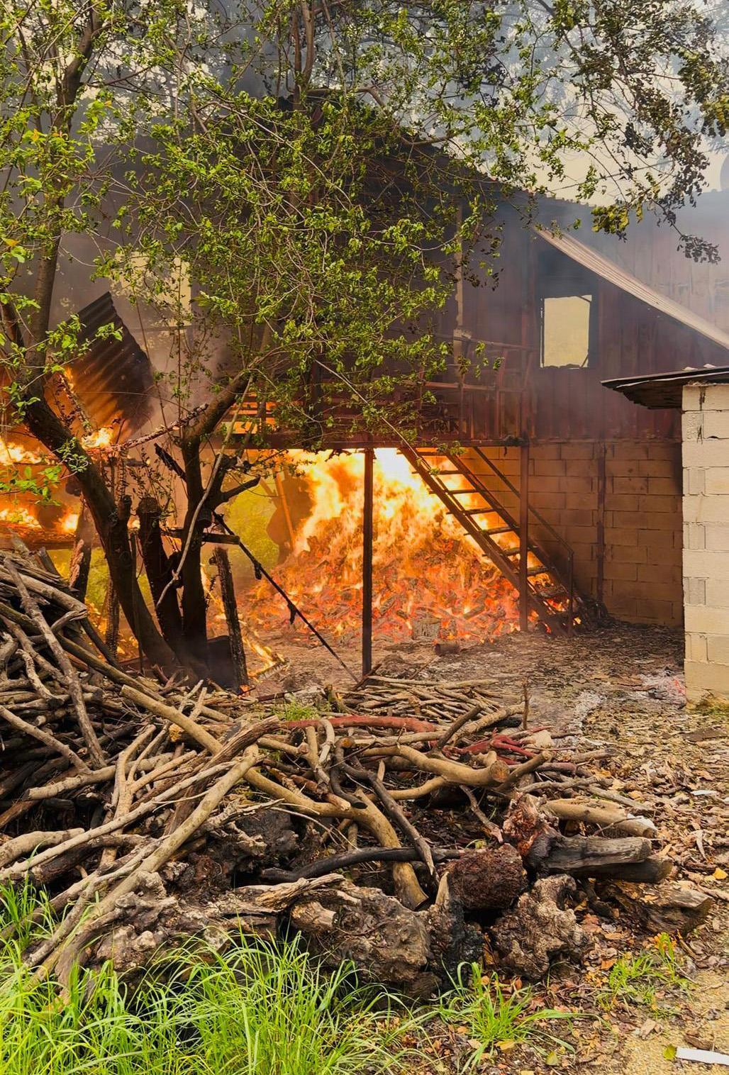 Alanya’da müstakil ev alevlere teslim oldu