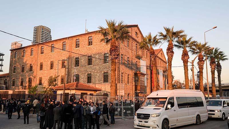 İzmir’de belediyenin Meslek Fabrikası Müdürlüğü olarak kullandığı eski DGM binasında tahliye süreci başladı