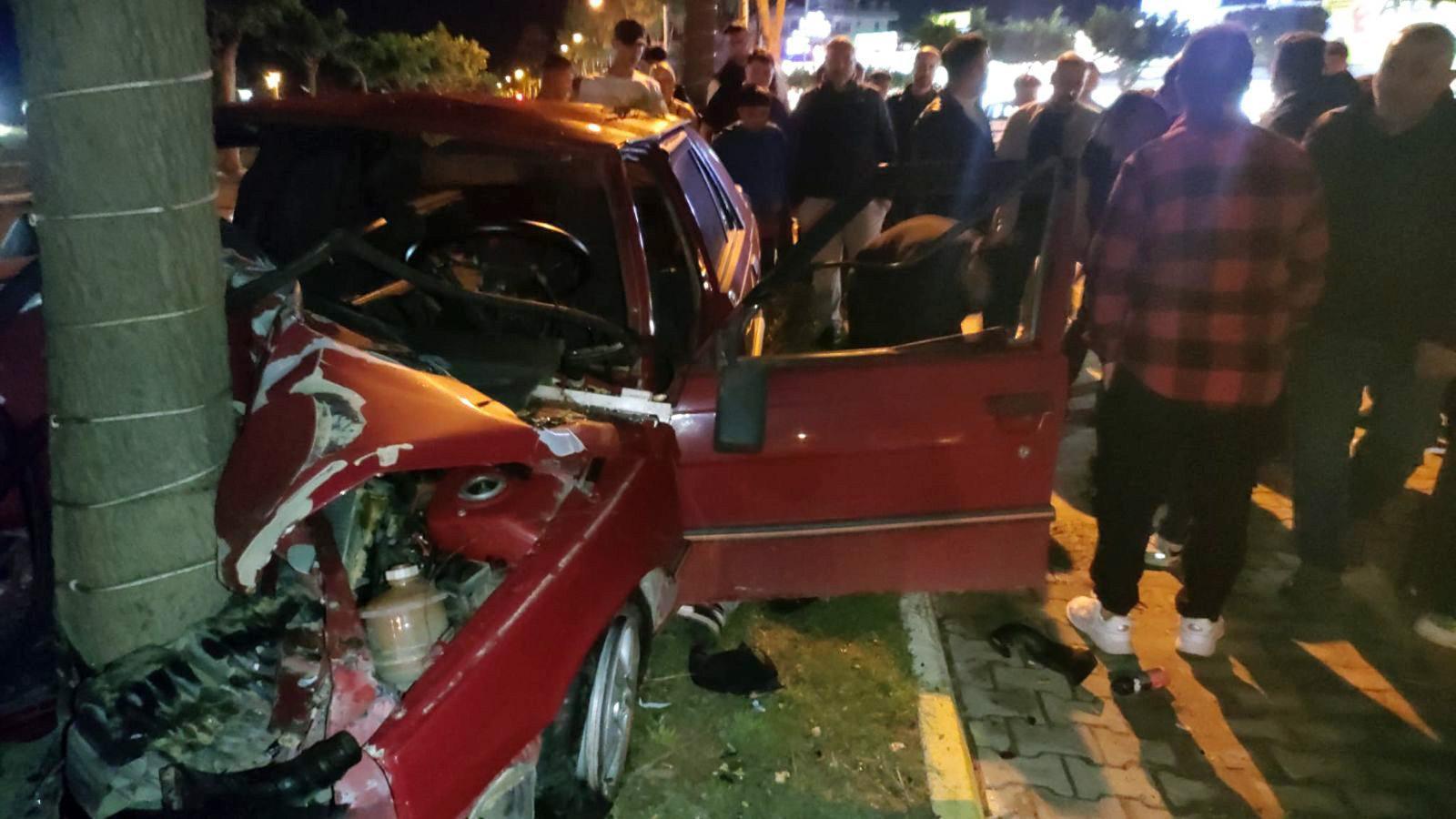 Ağaca çarpan otomobilin sürücüsü ağır yaralandı