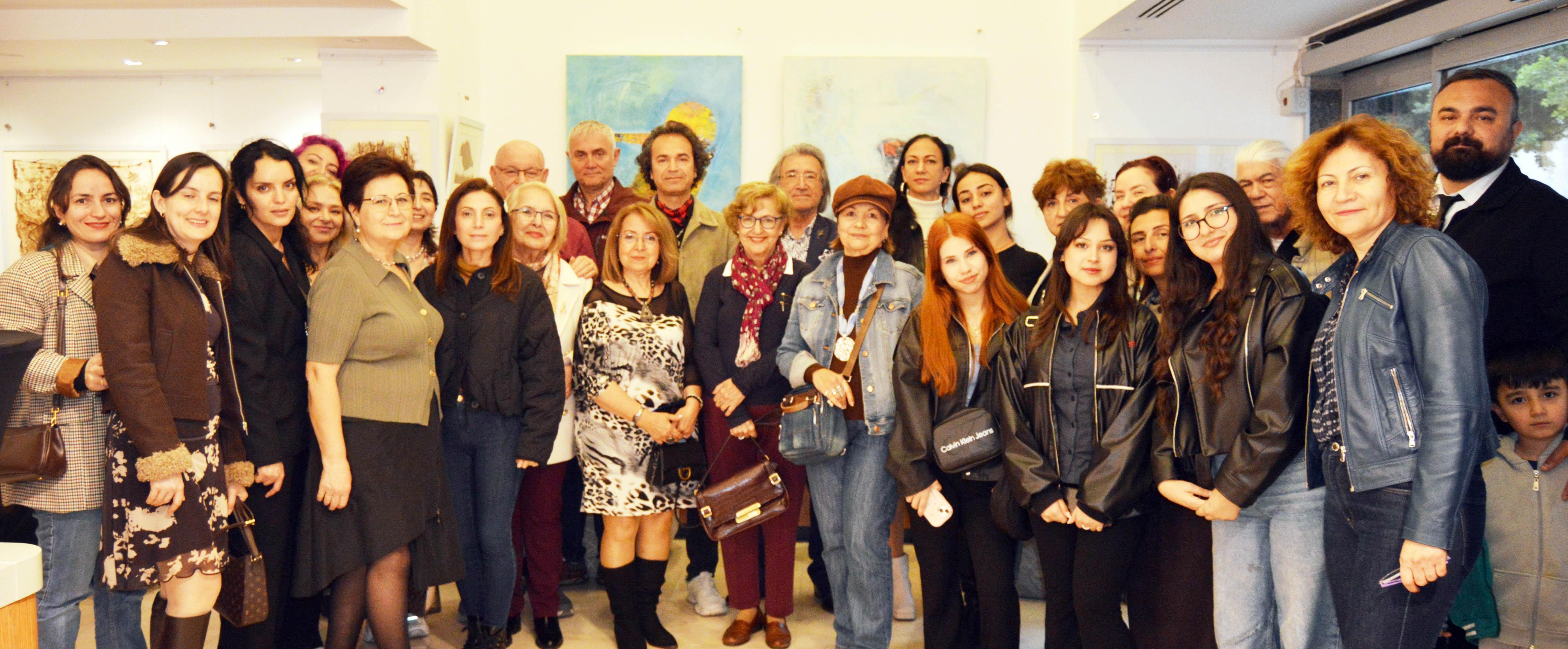 Öğretmenin sergi heyecanı Öğretmenin sergi heyecanı