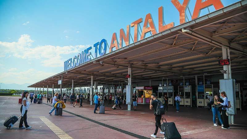 Antalya Havalimanı’nda yolcu trafiği 3 milyonu aştı