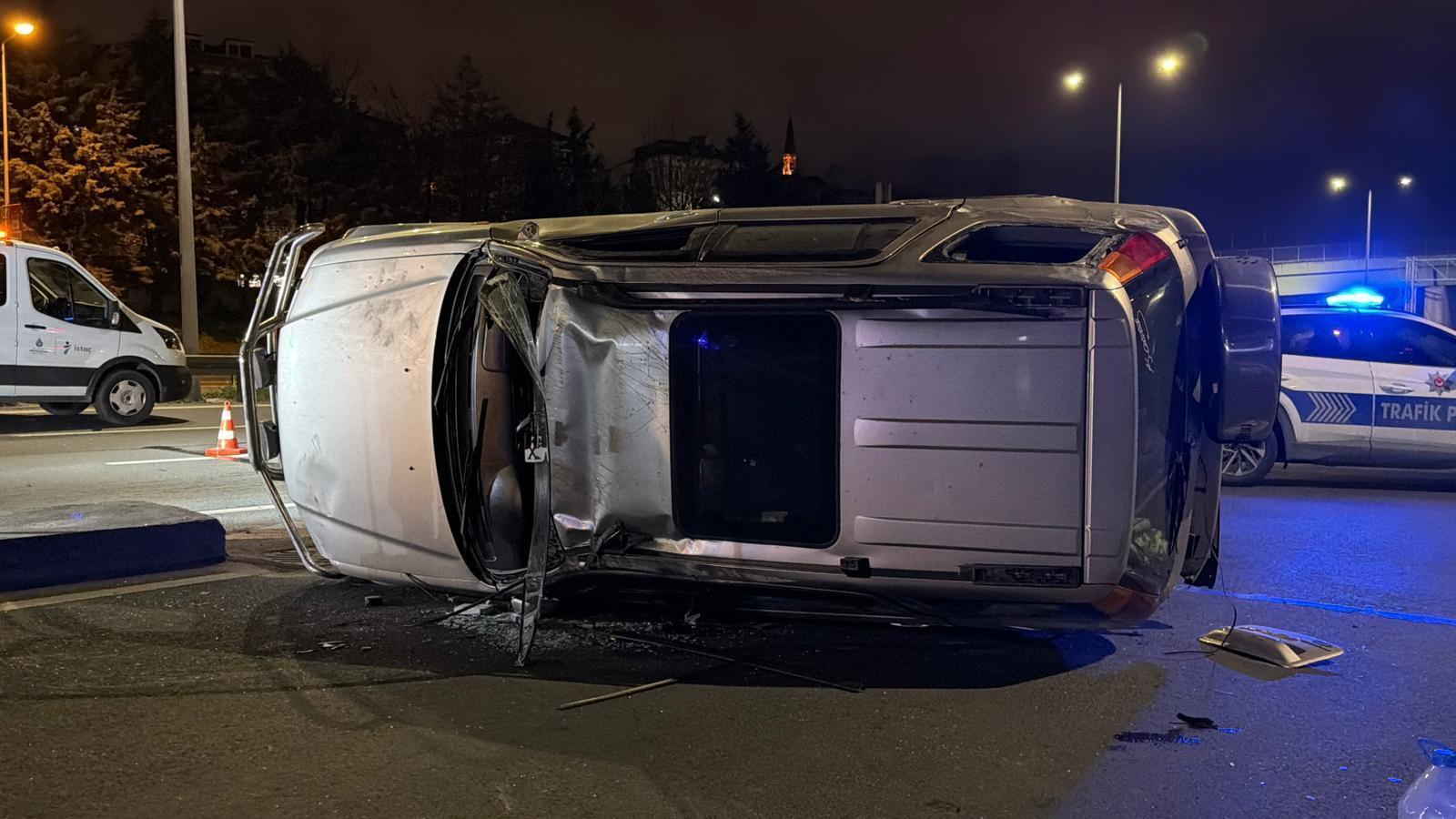 Kağıthane’de alkollü sürücünün kullandığı otomobilin çarptığı cip devrildi: 1 yaralı Kağıthane’de alkollü sürücünün kullandığı otomobilin çarptığı cip devrildi: 1 yaralı
