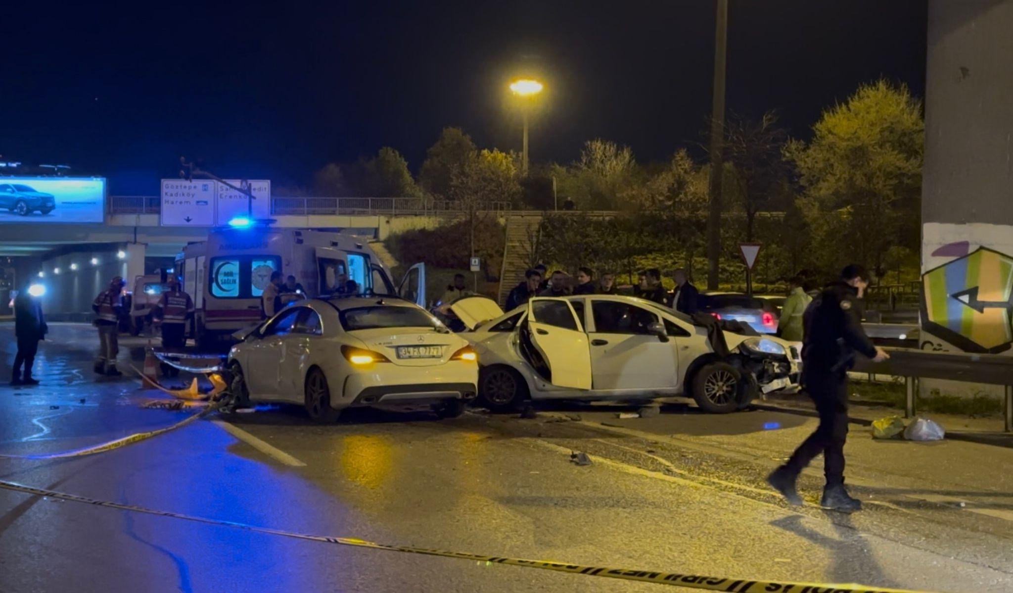 Ataşehir’de emniyet şeridinde aracından inen sürücüye otomobil çarptı: 1 ölü