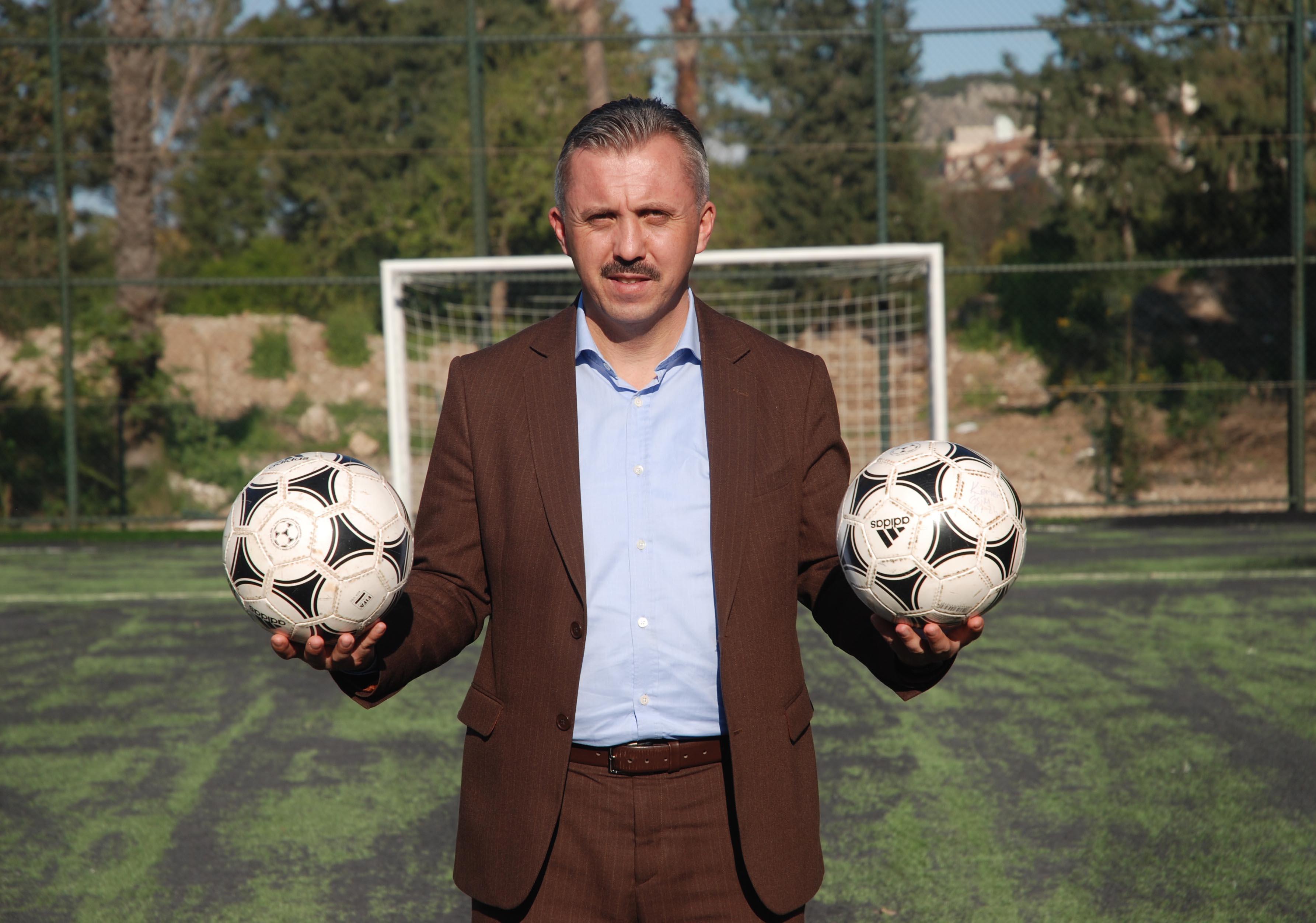 Kemer’e yeni halı saha