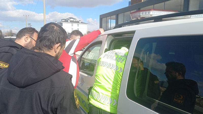 Ehliyetine el konulan sürücü, 3’üncü kez alkollü araç kullanırken yakalandı Ehliyetine el konulan sürücü, 3’üncü kez alkollü araç kullanırken yakalandı