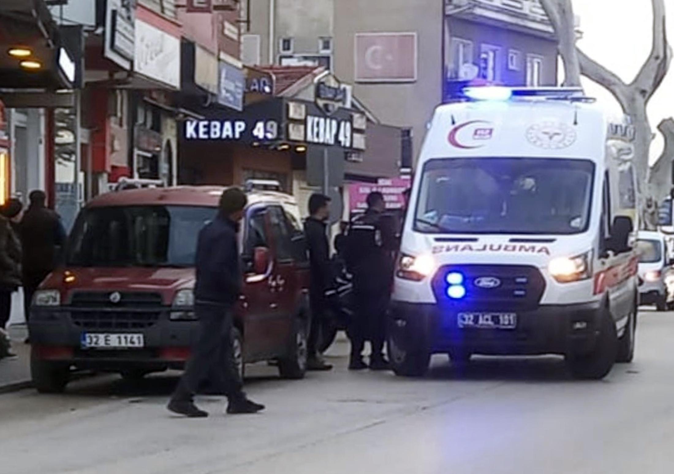 Yaya geçidinde motosiklet çarptı: 1 yaralı