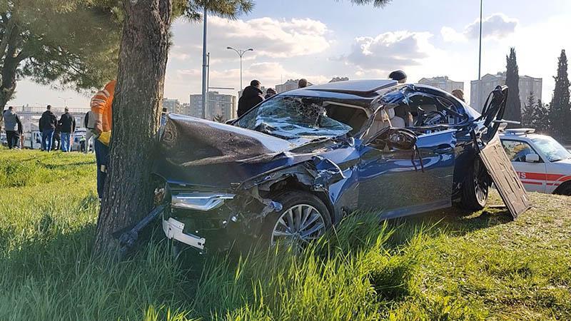 Bayrampaşa’da otomobilin çarptığı kamyon devrildi; 1’i çocuk 7 yaralı Bayrampaşa’da otomobilin çarptığı kamyon devrildi; 1’i çocuk 7 yaralı