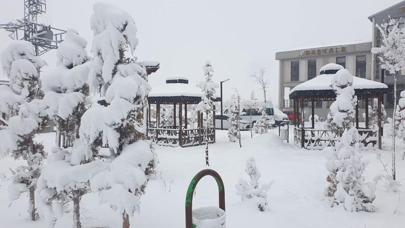 Van’da kar yağışı; 93 yerleşim yeri ulaşıma kapandı