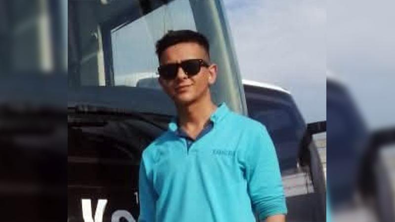 Yüksek sesle konuşan müşteriyi uyaran garson, bıçakla ağır yaralandı